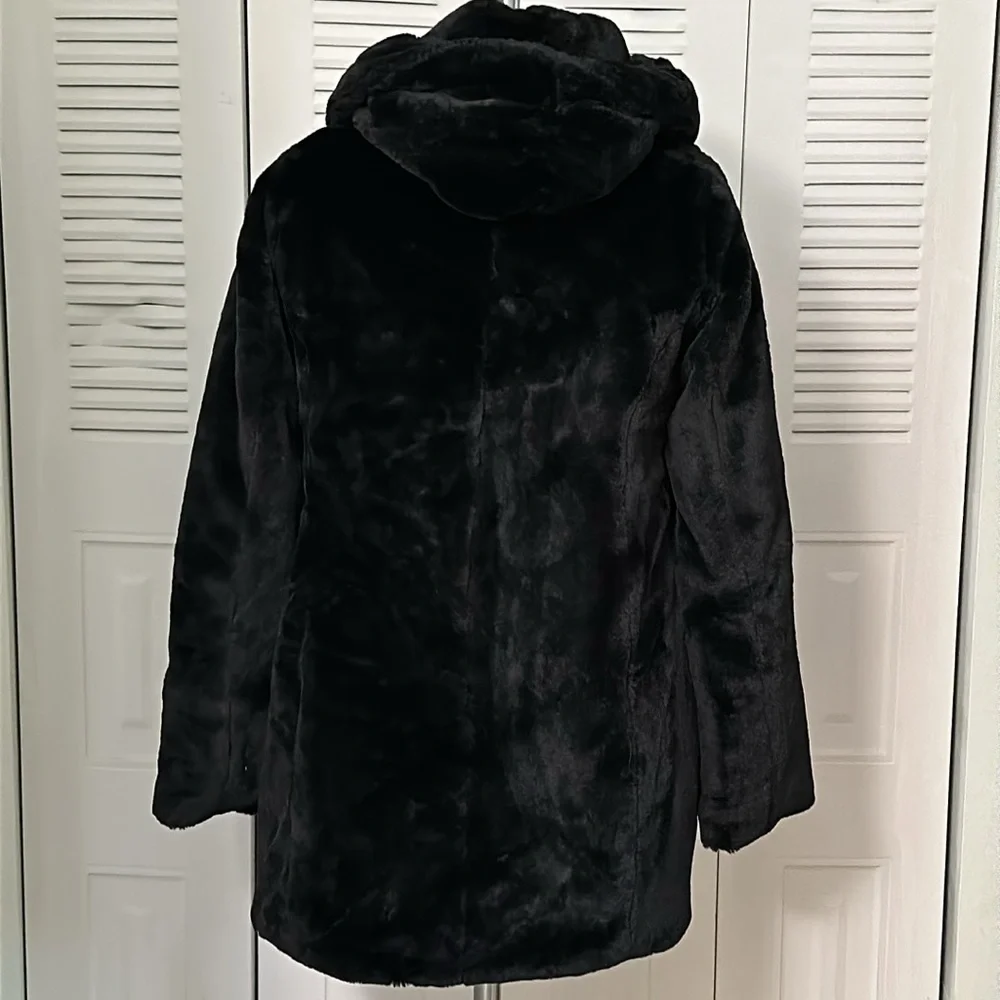 Luxurious Black Faux Fur Coat - Picture 7 of 17